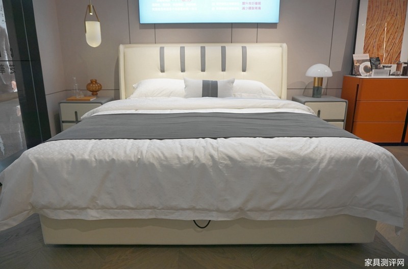 芝华仕5星软床测评:折耳造型显个性 细节加分 满足精致用户所需(型号:馨逸床架)(图1) 1.jpg
