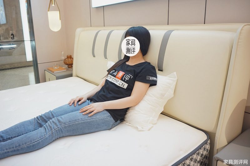 芝华仕5星软床测评:折耳造型显个性 细节加分 满足精致用户所需(型号:馨逸床架)(图13) 13.jpg