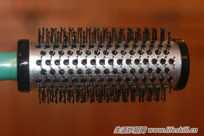 清洁梳子有妙招