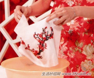十字绣的清洗办法(图1) 十字绣的清洗办法