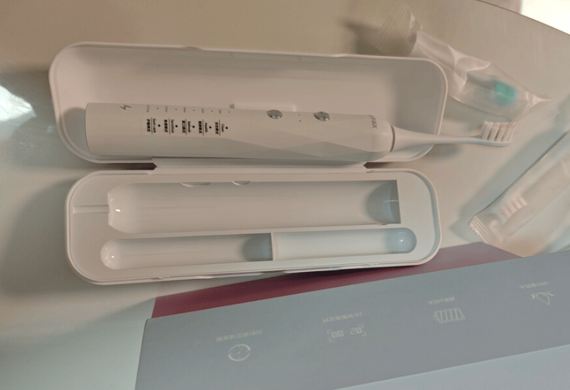 电动牙刷哪个牌子好用？5款优质产品实测对比，教你怎么选到优品 (图2)